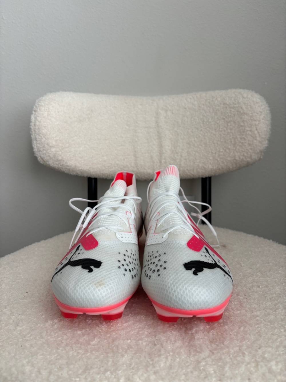 PUMA SOCCER CLEATS - Picture 2 of 6